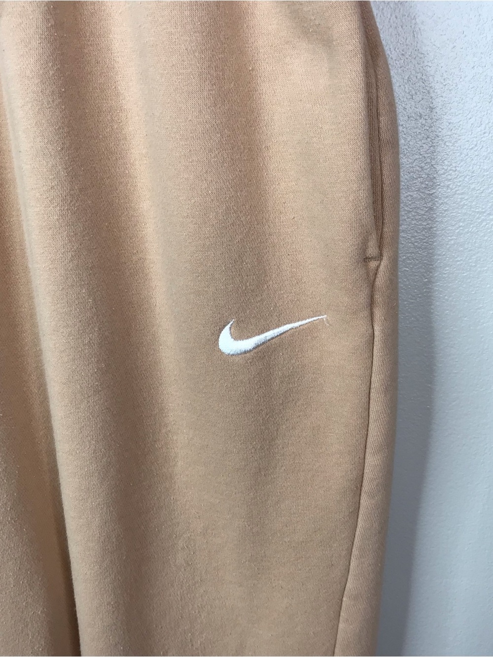 Nike Tan Jogger Sweatpants with White Embroidered Swoosh Sz Small - Picture 4 of 7